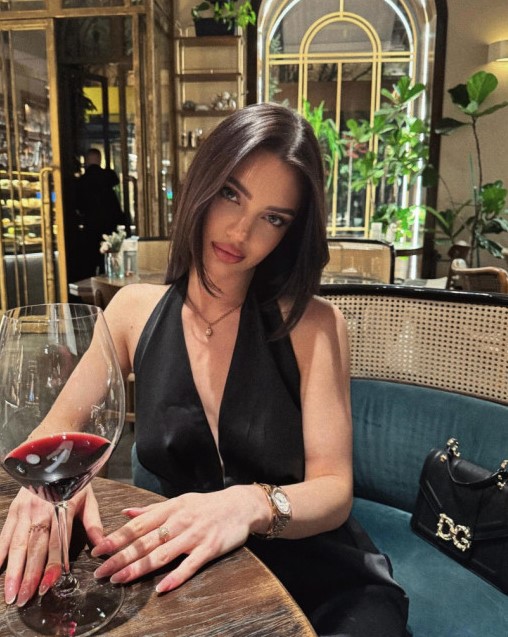 izmirescortmiray İzmir Escort Miray ile Unutulmaz Bir Deneyim